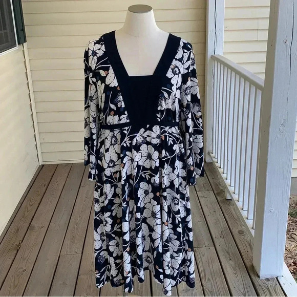 Eloquii Dress Plus 22W Blue Floral Whimsical Long Bell Sleeves 22 Novelty Print - Picture 12 of 14